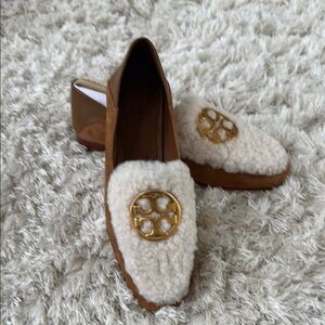 ✨NEW✨Tory Burch Brown and Cream Cozy Flats with Sherpa-size6